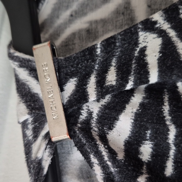 MICHAEL Michael Kors Zebra Print Cold hardware Shoulder Top Size M - Picture 2 of 7